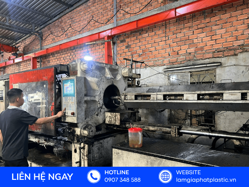 Máy ép nhựa thủy lực 400T 500T sản xuất linh kiện nhựa ô tô hàng loạt